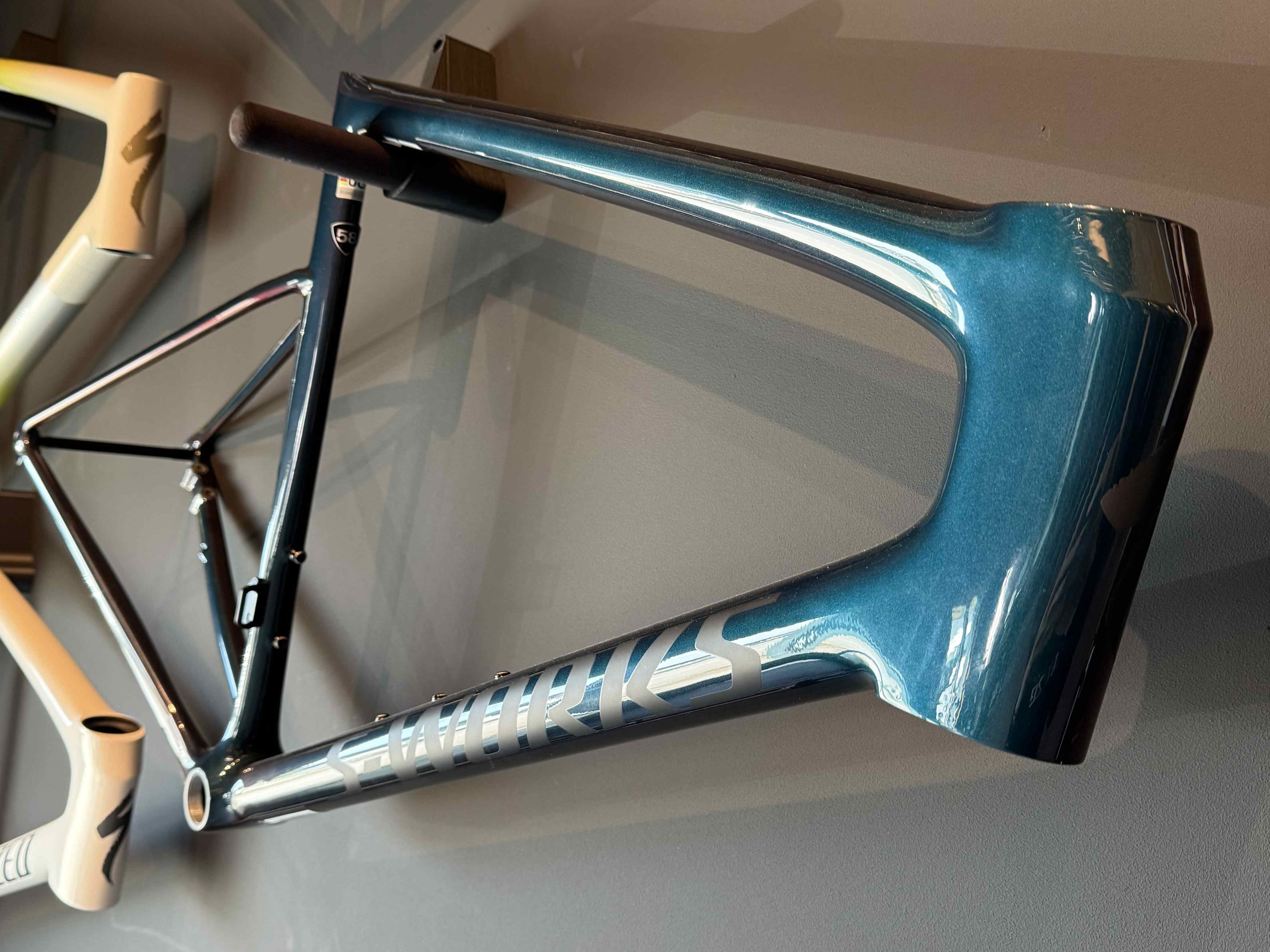 Specialized S-Works Tarmac SL8 Rahmenset Gloss Red to Black Pearl Over Deep Lake Metallic / Satin Metallic Obsidian